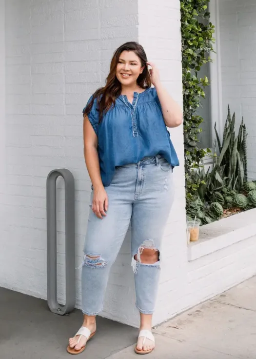 Ripped Stretch Mom Jeans