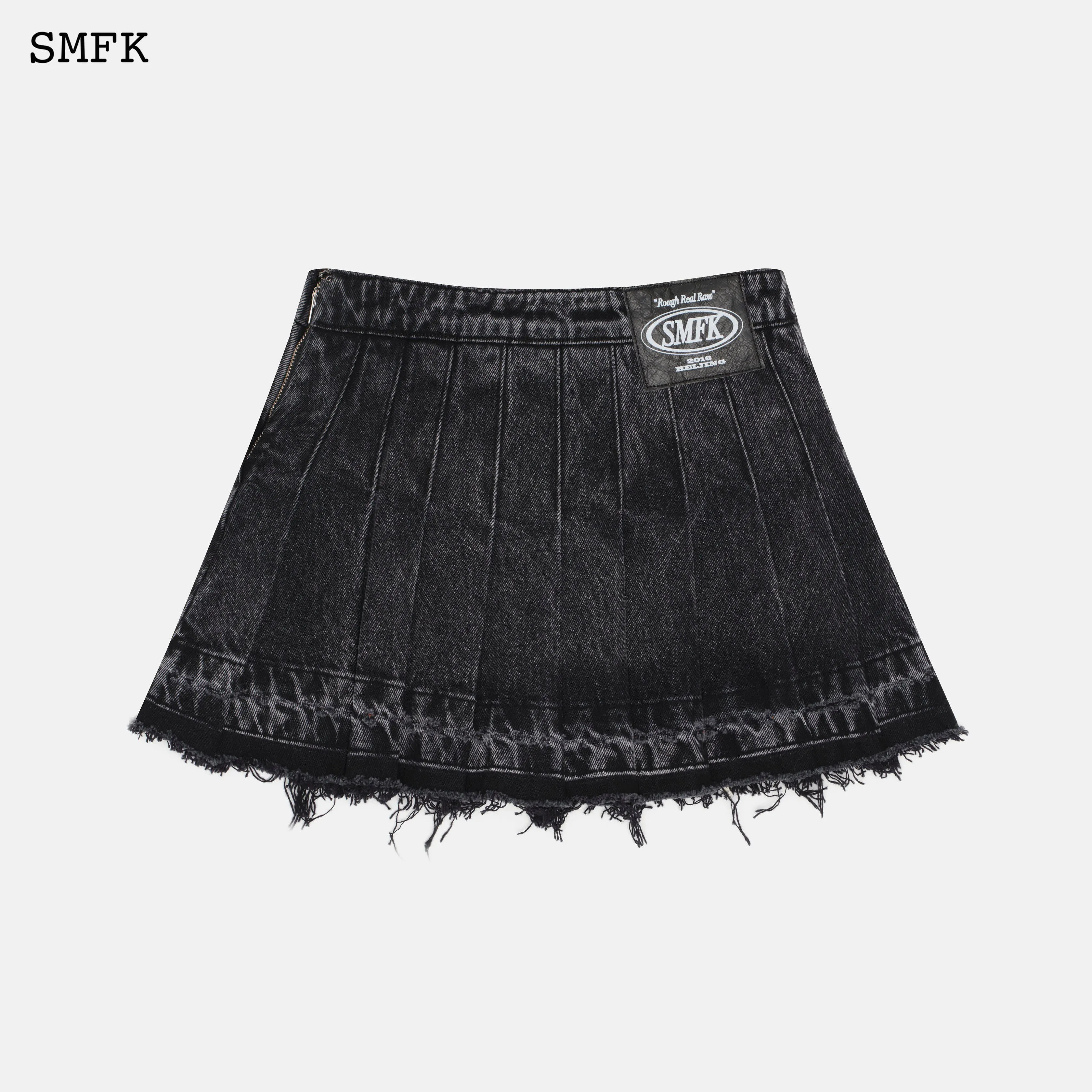 Wilderness Wandering Black Pleated Short Skirt